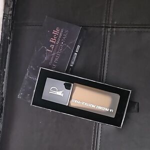 La Belle Prestige Flawless Glossy Foundation #03